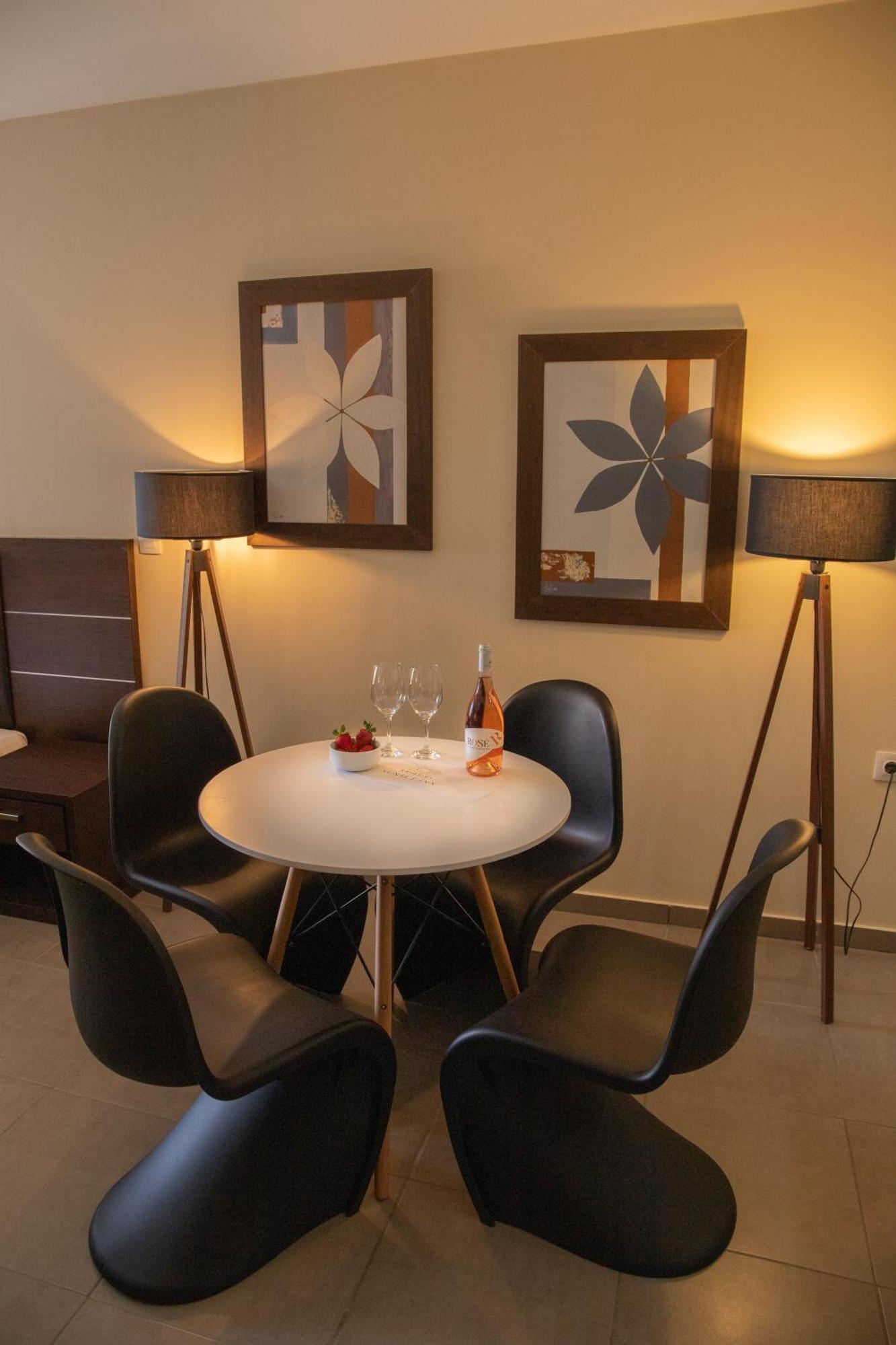 Sunset Inn Kриопиги Екстериор снимка