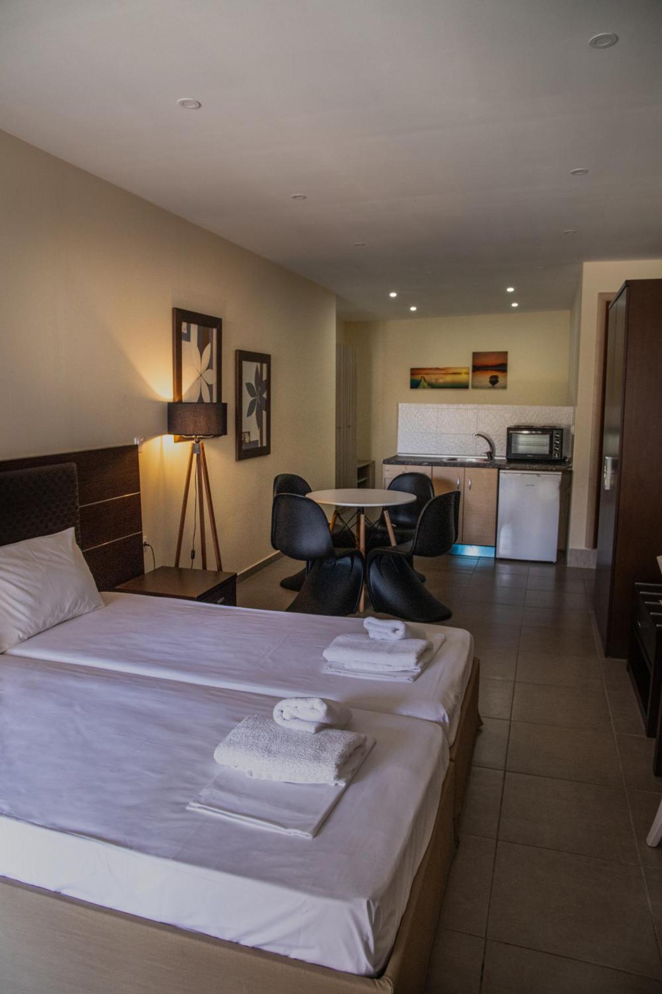 Sunset Inn Kриопиги Екстериор снимка