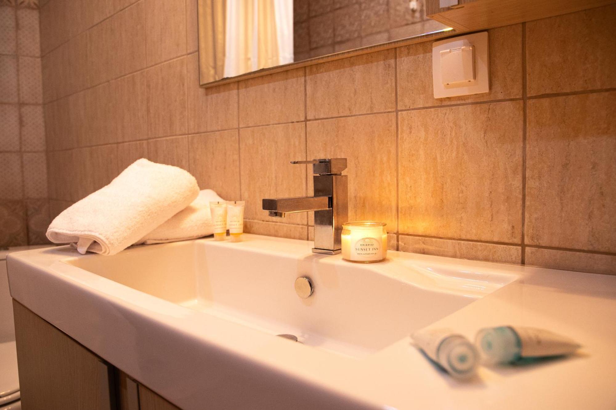 Sunset Inn Kриопиги Екстериор снимка